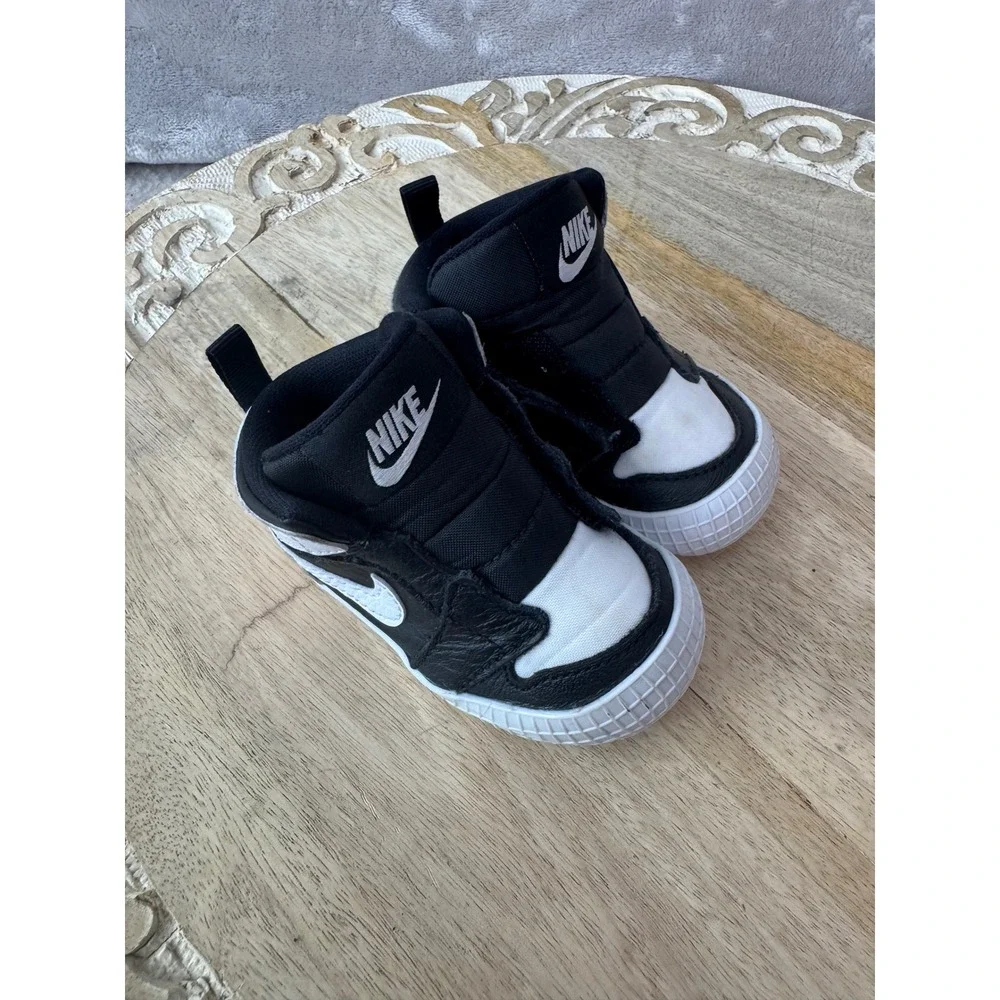 Jordan 1 Crib Bootie Black White Gym Red AT3745-010 Infant Size 3C Sneakers